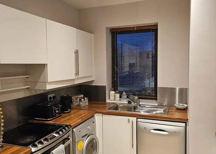 Cozy 2 Bedroom Apartment